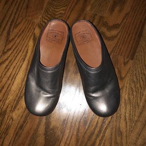 Lucky Brand 🍀 Clogs size 7 / 37